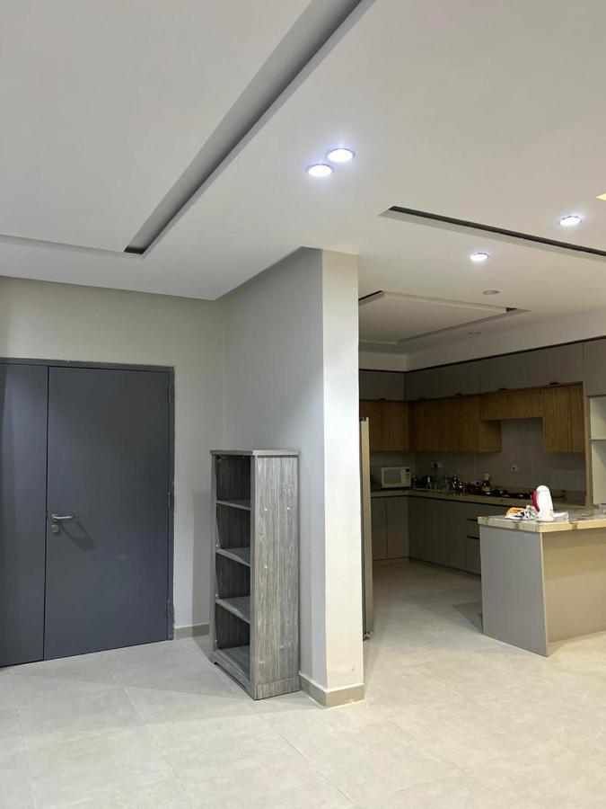 Independent Villa, 3 Floors, 5 Bedrooms, 6 Bathrooms *