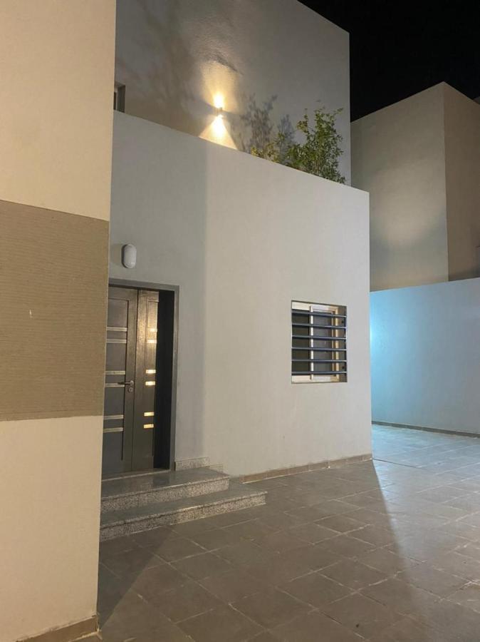 Independent Villa, 3 Floors, 5 Bedrooms, 6 Bathrooms Holiday home Riyadh