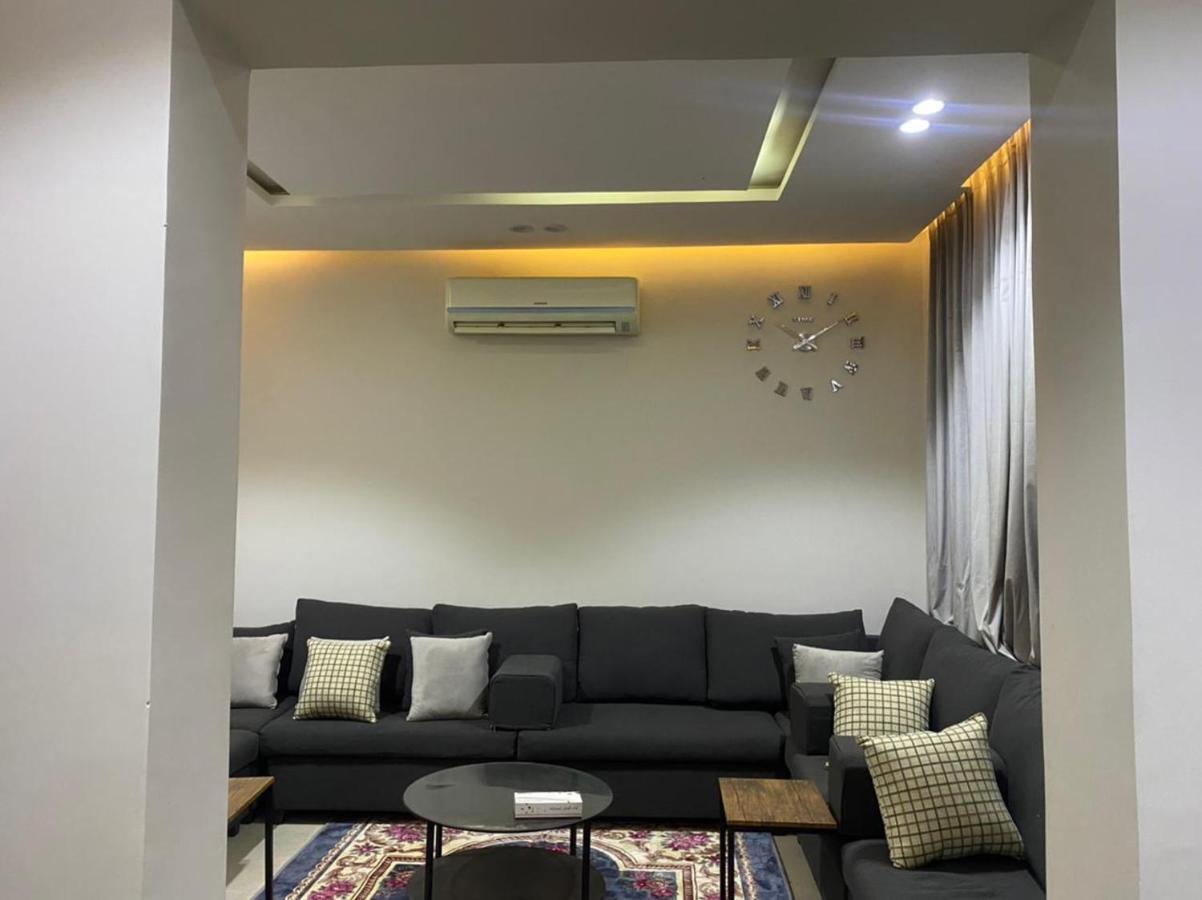 Independent Villa, 3 Floors, 5 Bedrooms, 6 Bathrooms * Riyadh