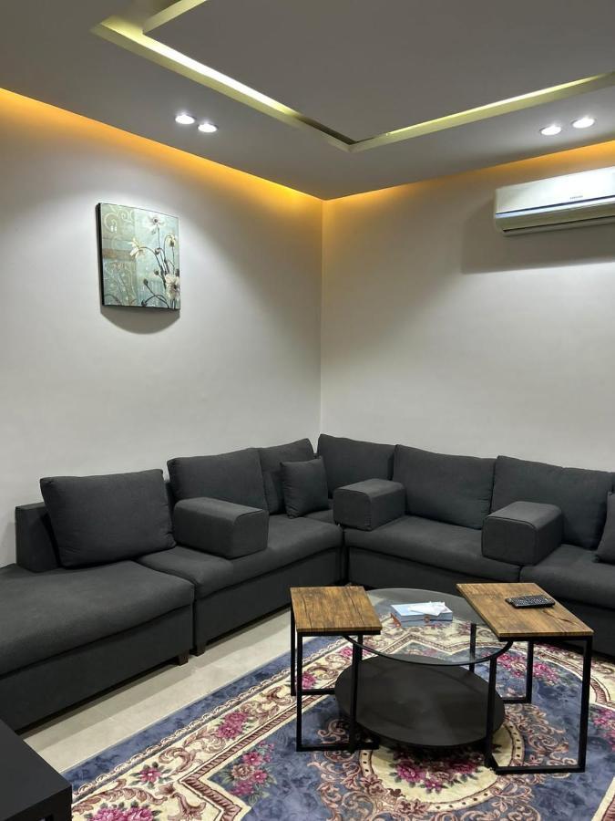 Independent Villa, 3 Floors, 5 Bedrooms, 6 Bathrooms Holiday home Riyadh
